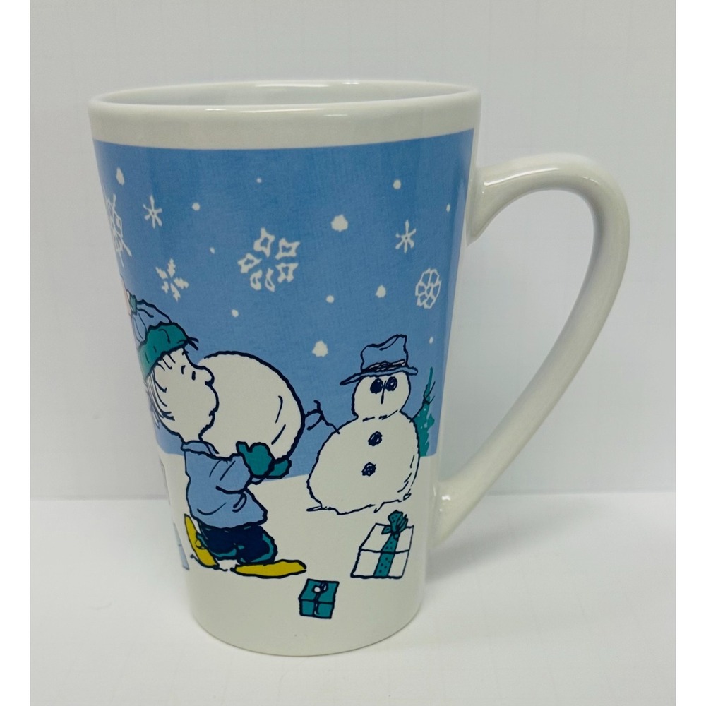 2023 Peanuts Worldwide 12oz Charlie Brown/ Snoopy Building a Snowman Ceramic Mug